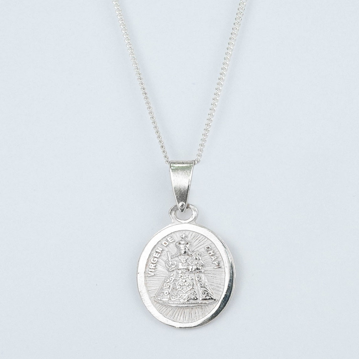 CADENA PANCER Y DIJE VIRGEN DE CHAPI PLATA