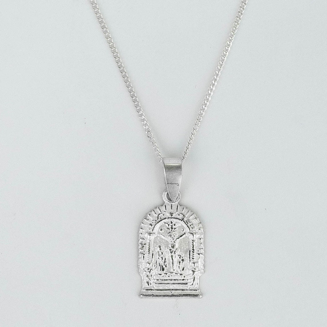 CADENA PANCER y DIJE SEÑOR DE LOS MILAGROS PLATA