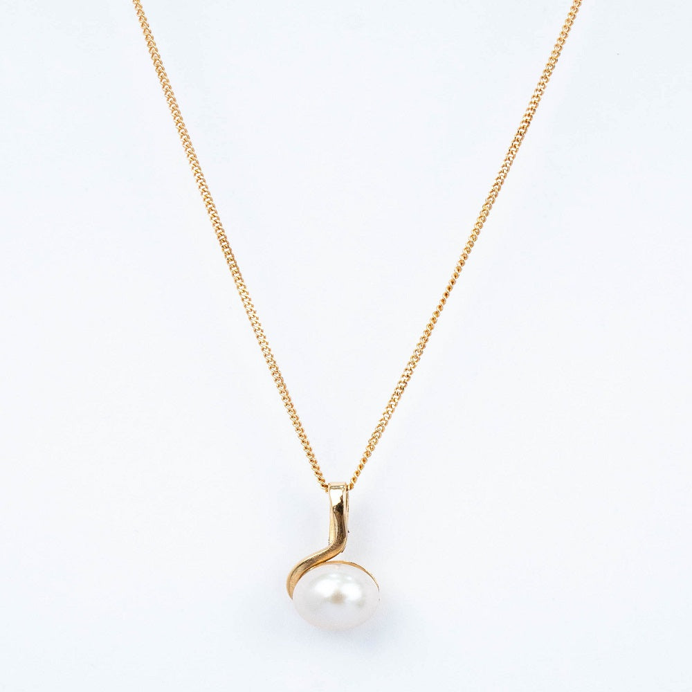 CADENA DE ORO CON DIJE PERLA