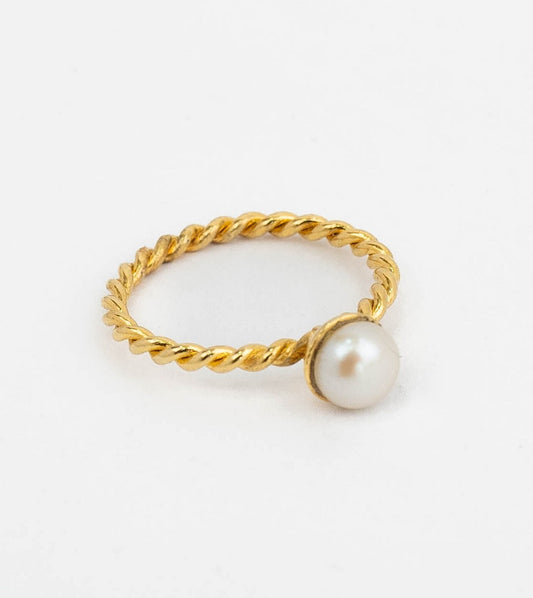 ANILLO PERLA ENTORCHADA BAÑADO EN ORO