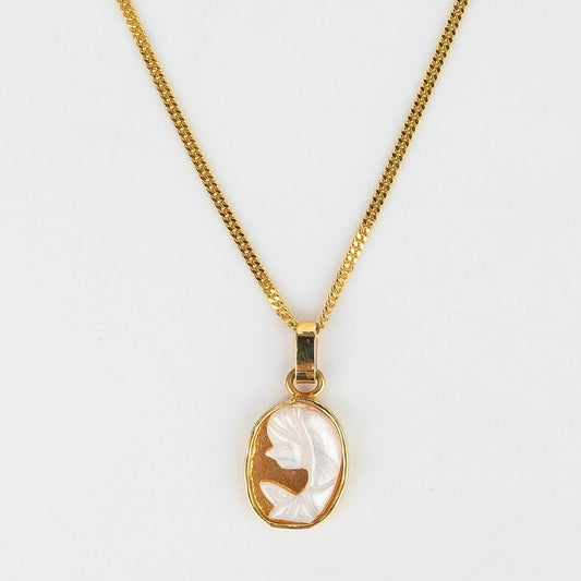 CADENA PANCER Y DIJE VIRGEN RESO NACAR SILUETA OVAL PLATA BAÑADA