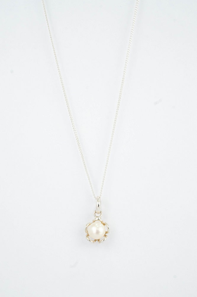 CADENA PANCER Y DIJE FLOR PERLA